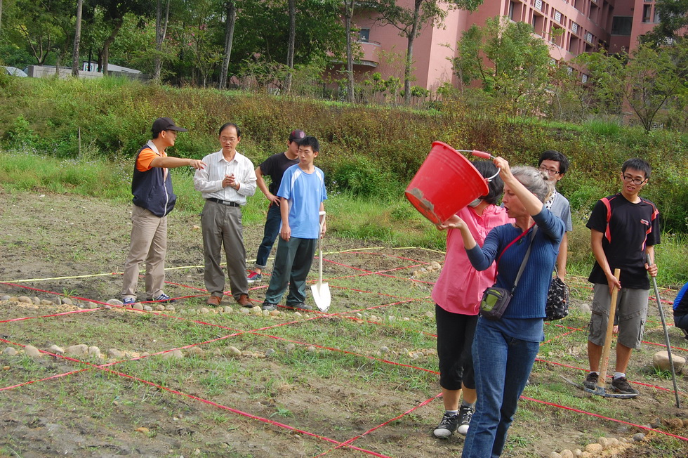 Talk and edible landscape design and Nanhua University DSC_7474