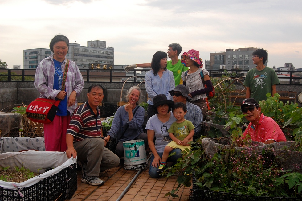 Buluo rooftop garden, May DSC_5264