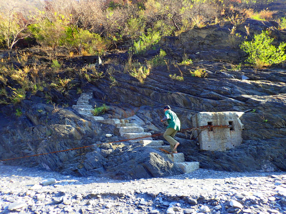 Danda stream 丹大溪 Hot springs survey P3020570