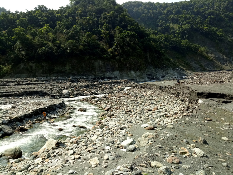 Heping river 和平溪 to Mohen hot springs 莫很溫泉 IMG_20190405_091014_7