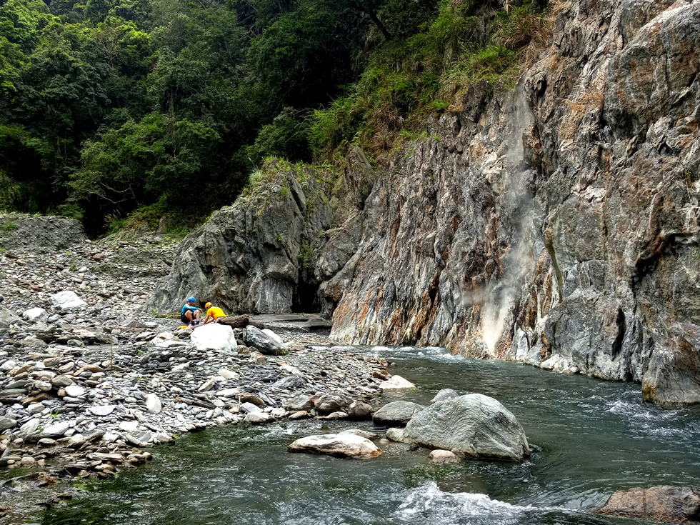 Heping river 和平溪 to Mohen hot springs 莫很溫泉 IMG_20190405_123340_1