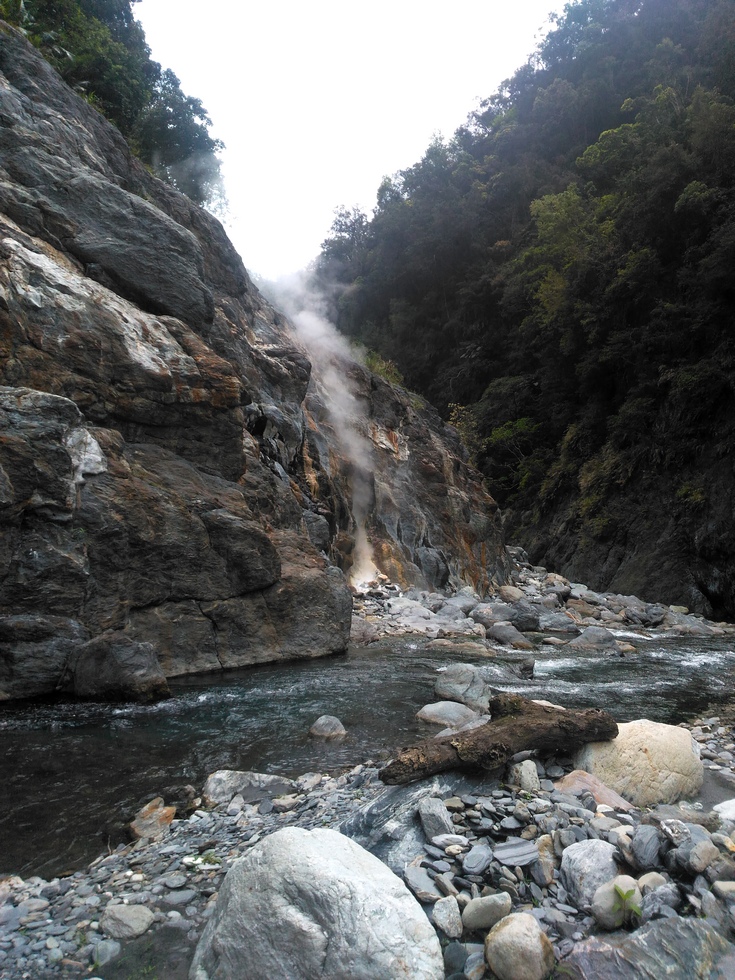 Heping river 和平溪 to Mohen hot springs 莫很溫泉 P_20190405_121521