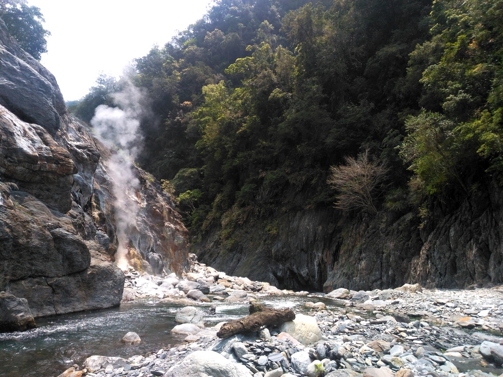 Heping river 和平溪 to Mohen hot springs 莫很溫泉 P_20190405_121605