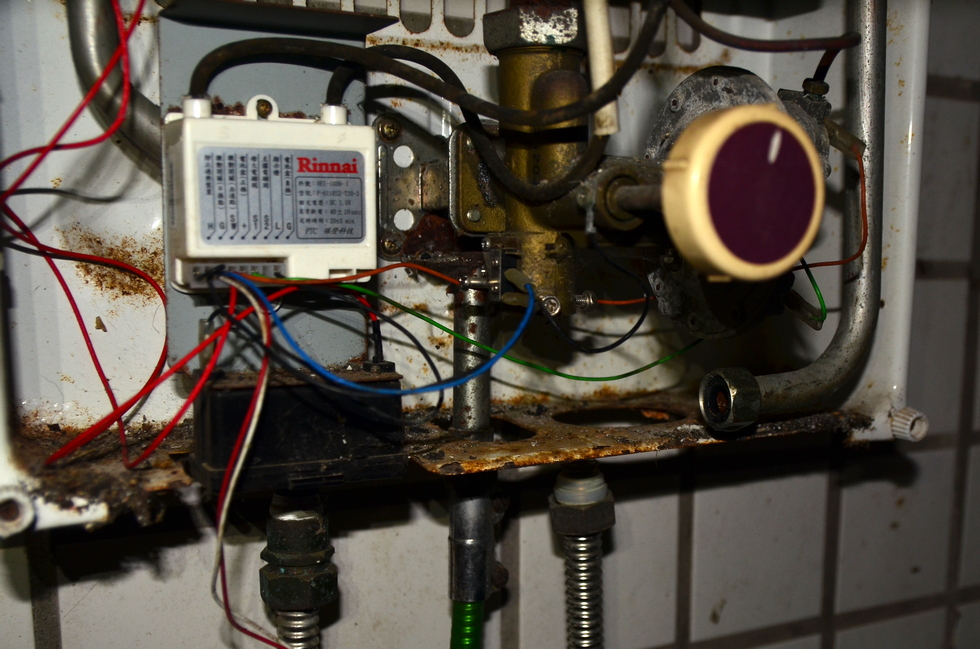 Water heater repair DSC_2249