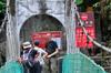 end of bridge on Lushui trail  綠水步道 over Wenshan Hot Springs 文山溫泉